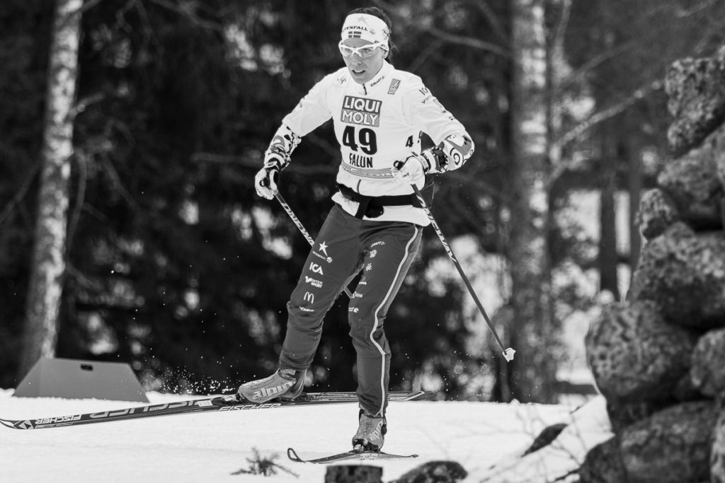 Charlotte Kalla värmer upp inför 10 km fri stil vid VM i Falun 2015. Fotograf: Magnus Stålberg