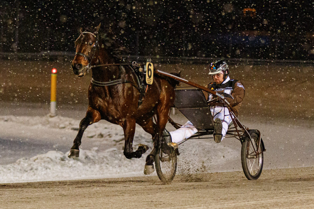 Propulsion värmer med sin tränare Daniel Redén.